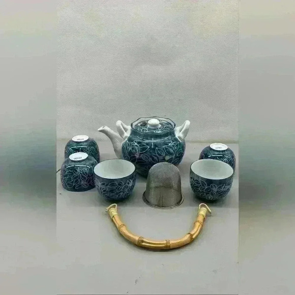 Japanese Dobin - Blue Floral Porcelain Arita-Yaki Teapot tea cups set - Picture 7 of 15